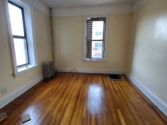 3rd image of 300 Sullivan Pl APT E12