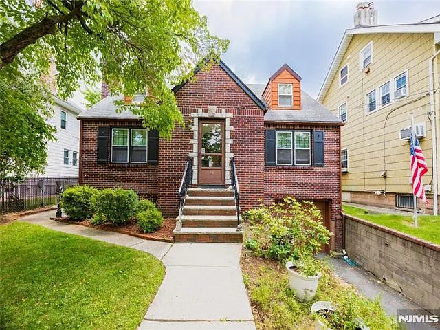 249 Carmita Ave