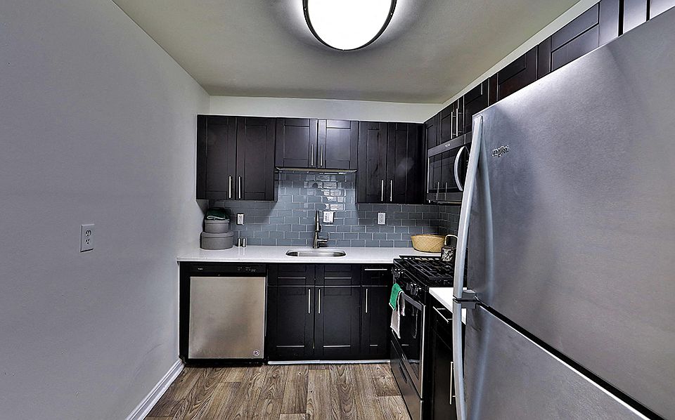 Willow Run at Mark Center Apartment Homes Apartment Rentals