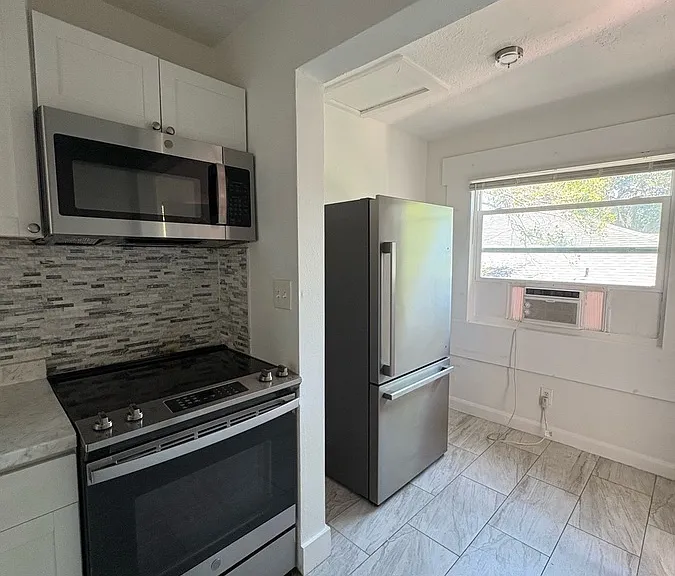135 N Martin Luther King Junior Ave #B — Photo 27