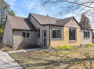 4754 N 104th St, Wauwatosa, WI 53225