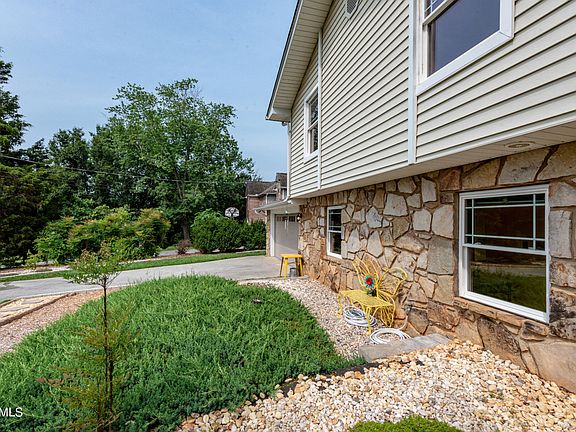 4th image of 9215 Mirkwood Dr