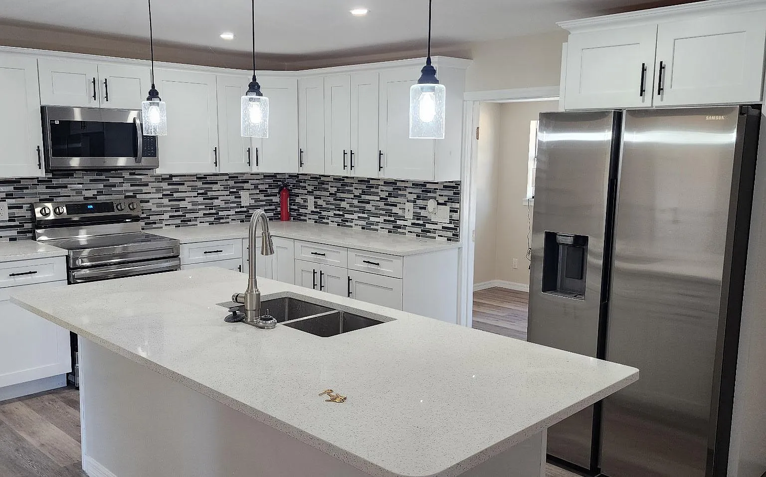 4 bed, 2.0 bath, 1905 sqft, $741 — Photo 2