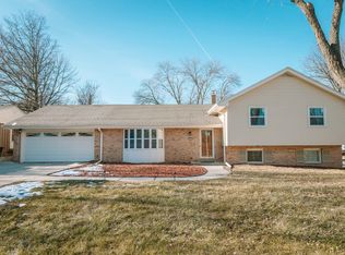 4685 N 109th St, Wauwatosa, WI 53225