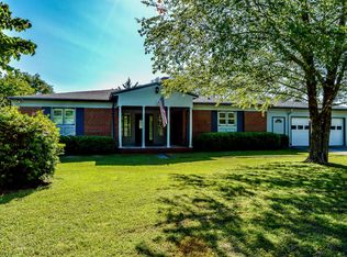 208 Knox Dr, Morehead City, NC 28557
