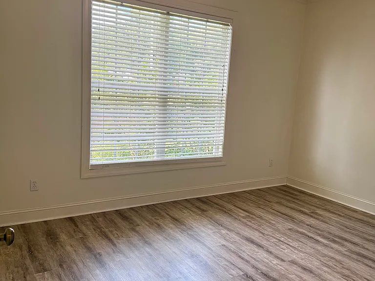 364 Springhill Dr — Photo 9