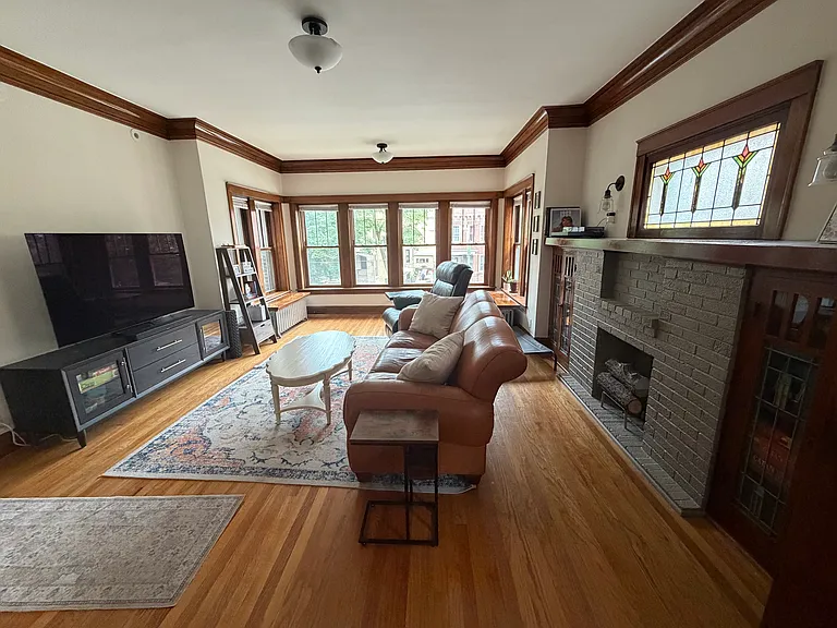 2452 N Hamlin Ave #2 — Photo 4