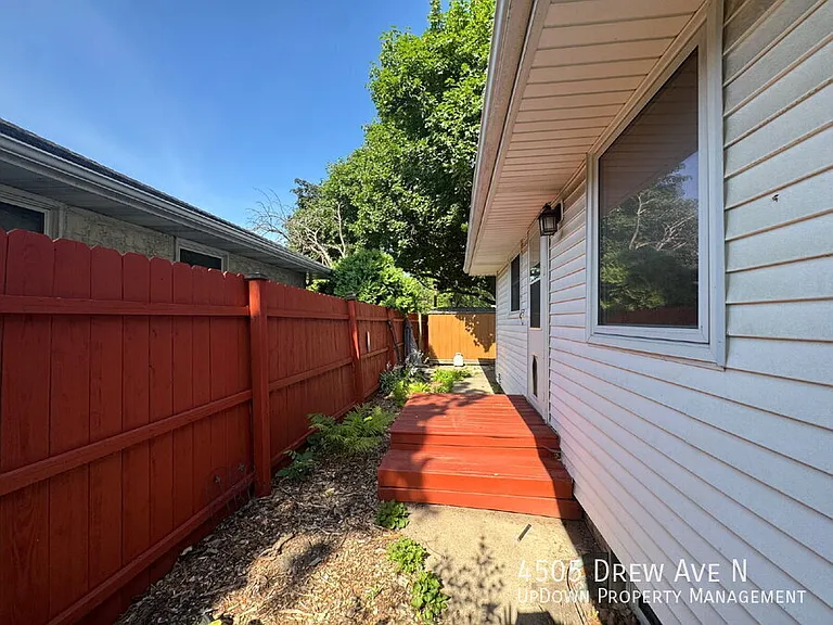 4505 Drew Ave N — Photo 23