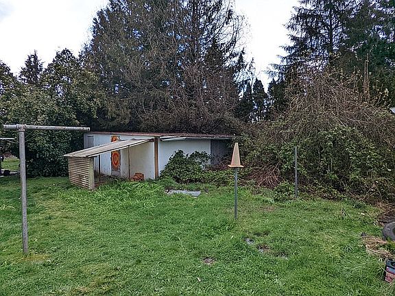 4th image of 8005 NE 32nd St
