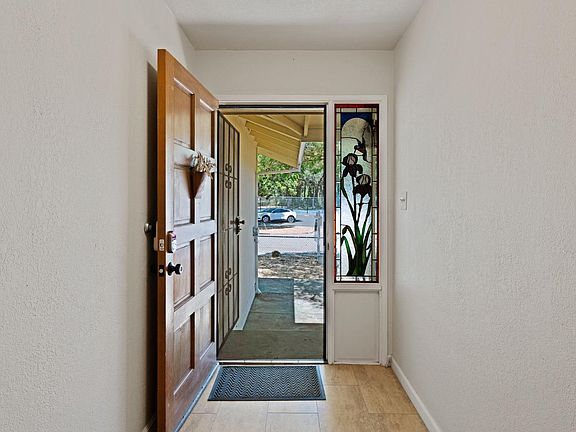 2nd image of 511 W 2nd Street