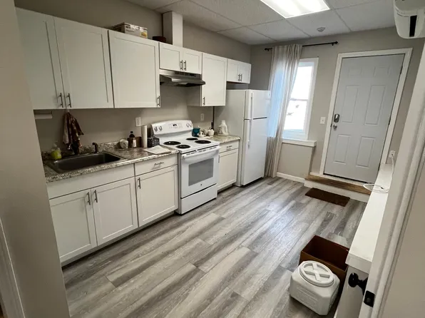 35 Aiken St #A, Lowell, MA 01854