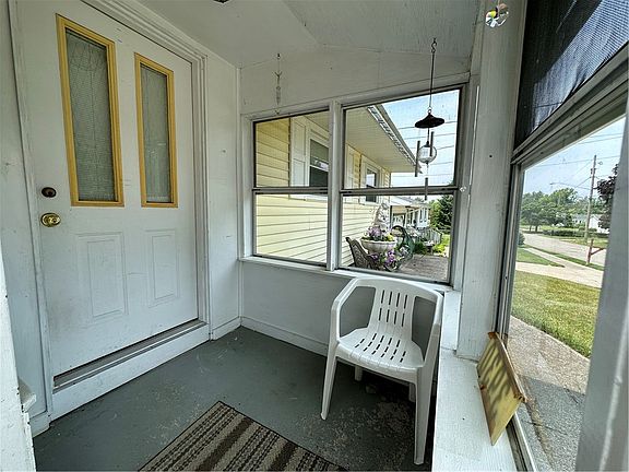 4th image of 3930 Essex Ave