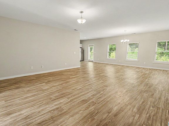 3rd image of 361 White Oak Cir