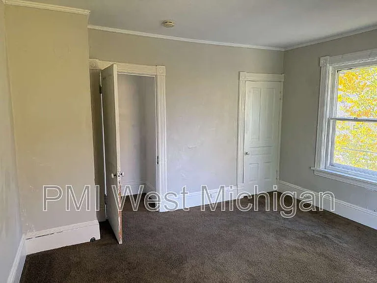 448 Thomas St SE — Photo 10