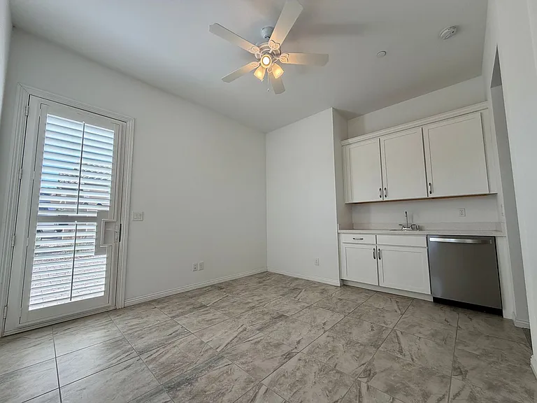 313 Meadow Brush Pl — Photo 6