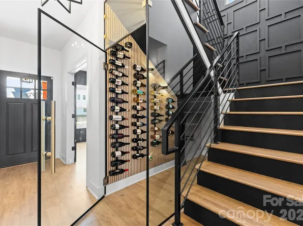 651 Tennyson Dr, Charlotte, NC 28208