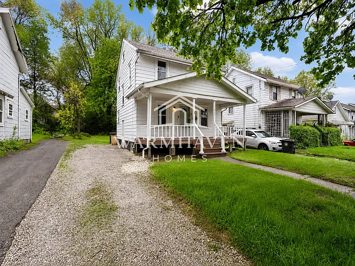 3 bed, 1.0 bath, 1056 sqft, $1,345 — Photo 1