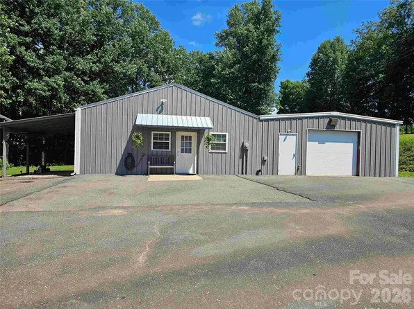 669 Old Lowgap Rd, Mount Airy, NC 27030