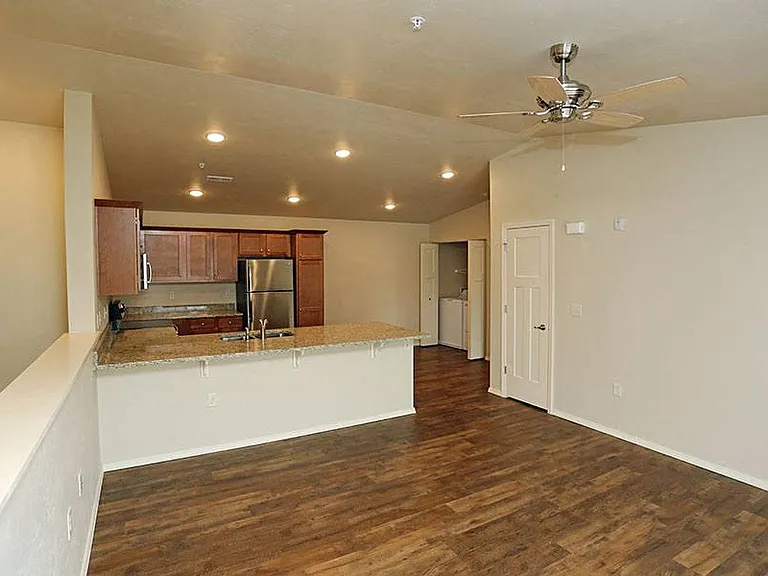 BIRCH CROSSING APARTMENTS — Photo 7