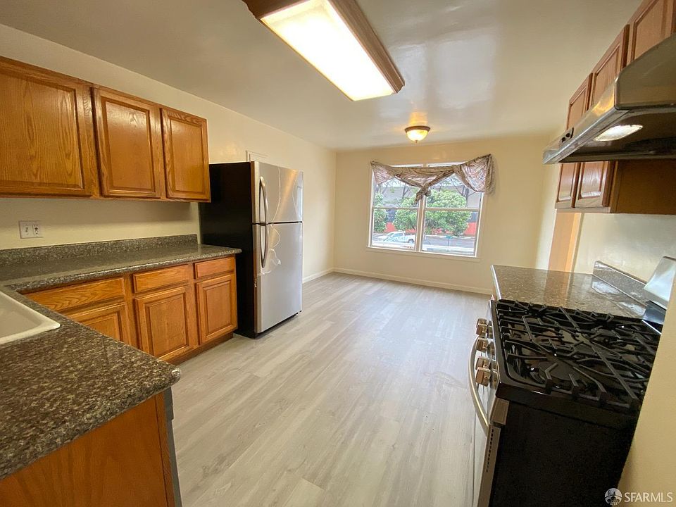 1st image of 3131 Quintara St