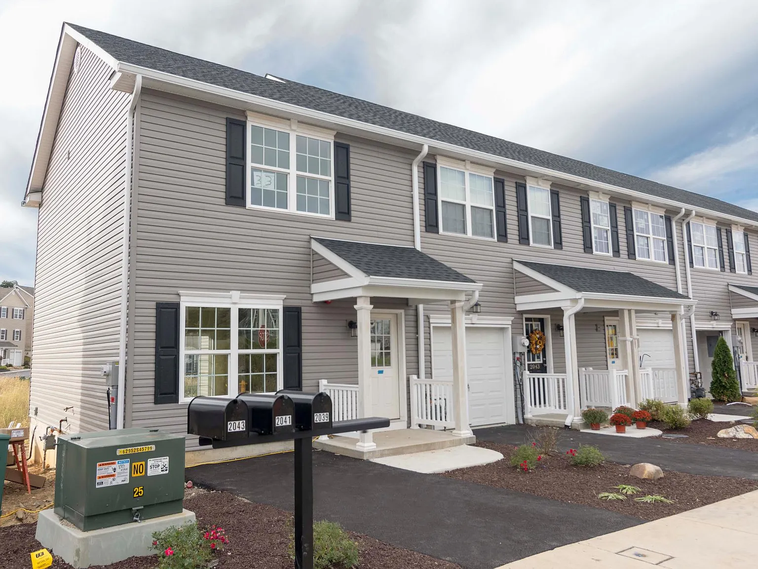 Arey Lane Townhomes — Photo 1