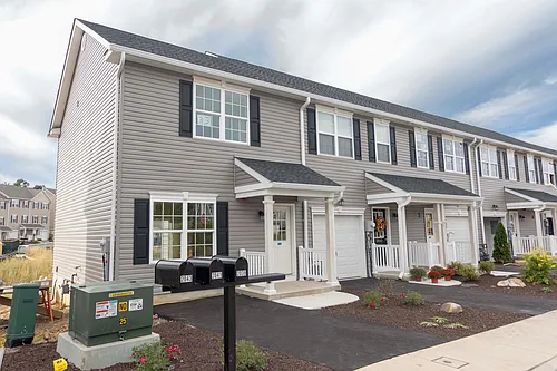Arey Lane Townhomes Photo 1