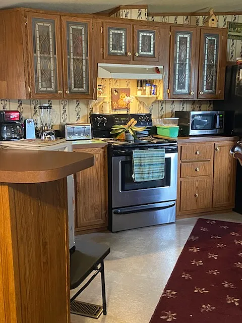 Kitchen configuration-cabinets in the process of being painted with new doors - 935 Calvert Dr