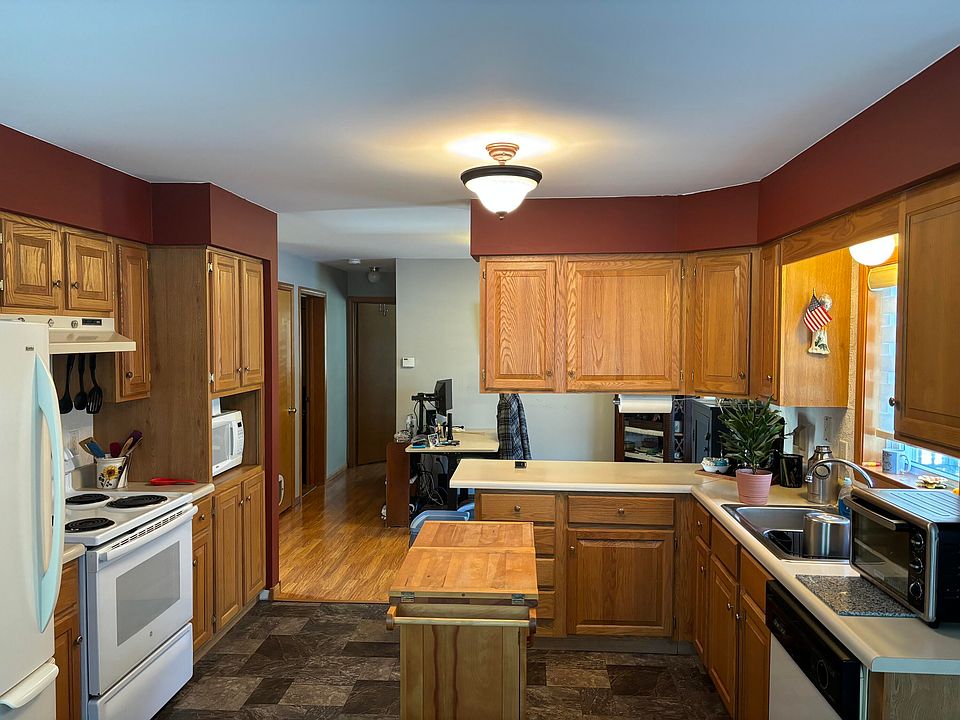 2nd image of 6 Conifer Lane