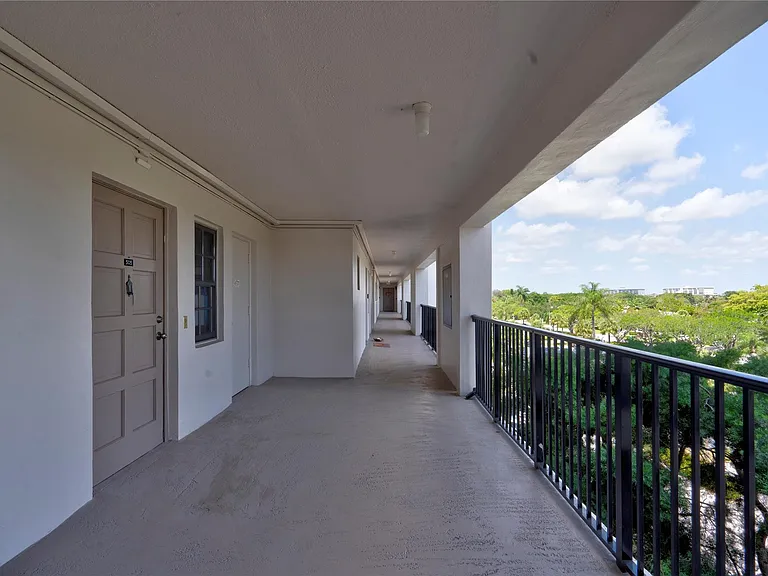 3050 N Palm Aire Dr #505 — Photo 15