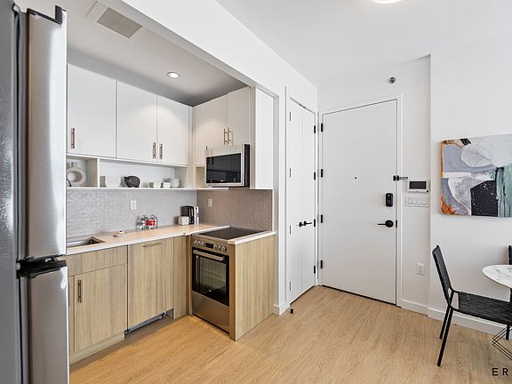 5th image of 80 Linden Blvd #6H