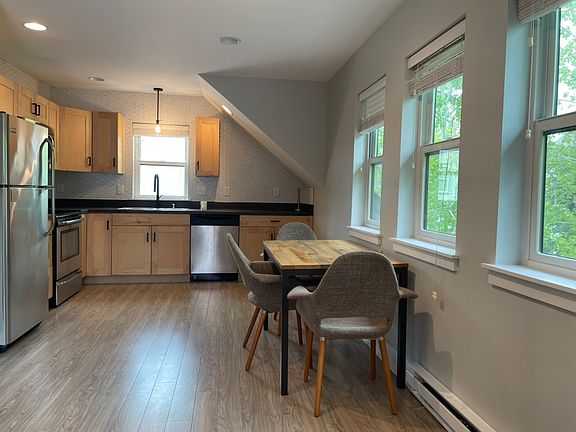 4th image of 348 Stafford Ave #B