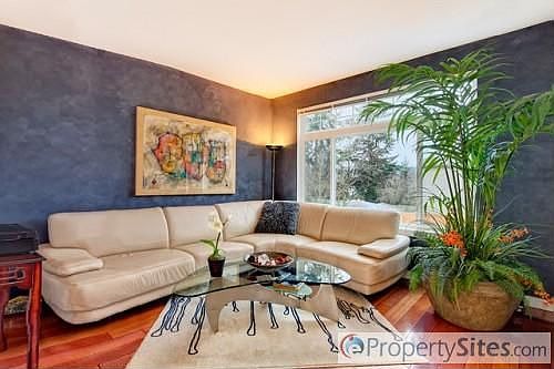 3rd image of 3500 E Lake Sammamish Pkwy SE Unit 8-101