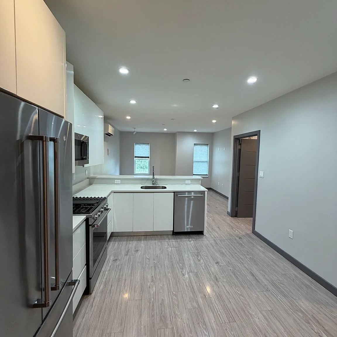 2 bed, 2.0 bath, 888 sqft, $2,283 — Photo 1