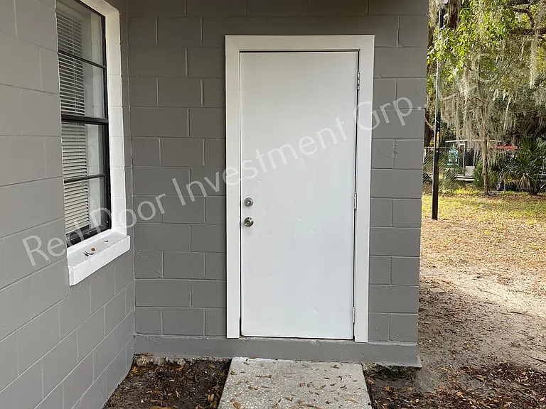 1127 Beecher St — Photo 13