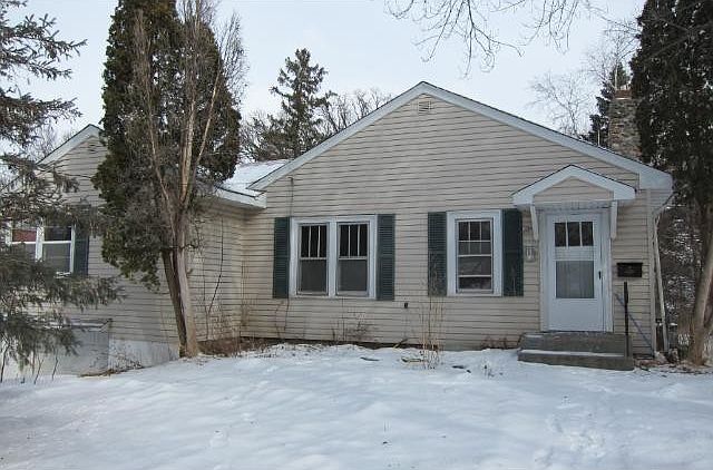 1st image of 1054 Summit Ave