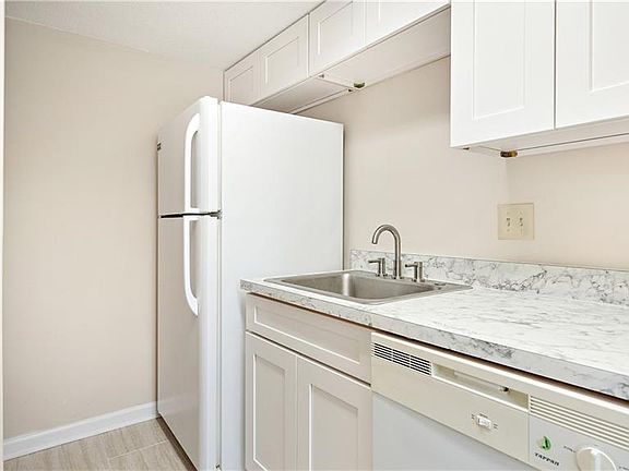 5th image of 132 Saint Croix Dr