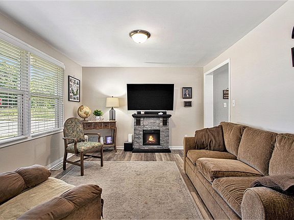 3rd image of 221 Maplewood Ave