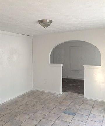 2nd image of 208 Birch St