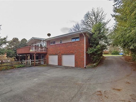 3rd image of 3583 Meadow Gate Dr