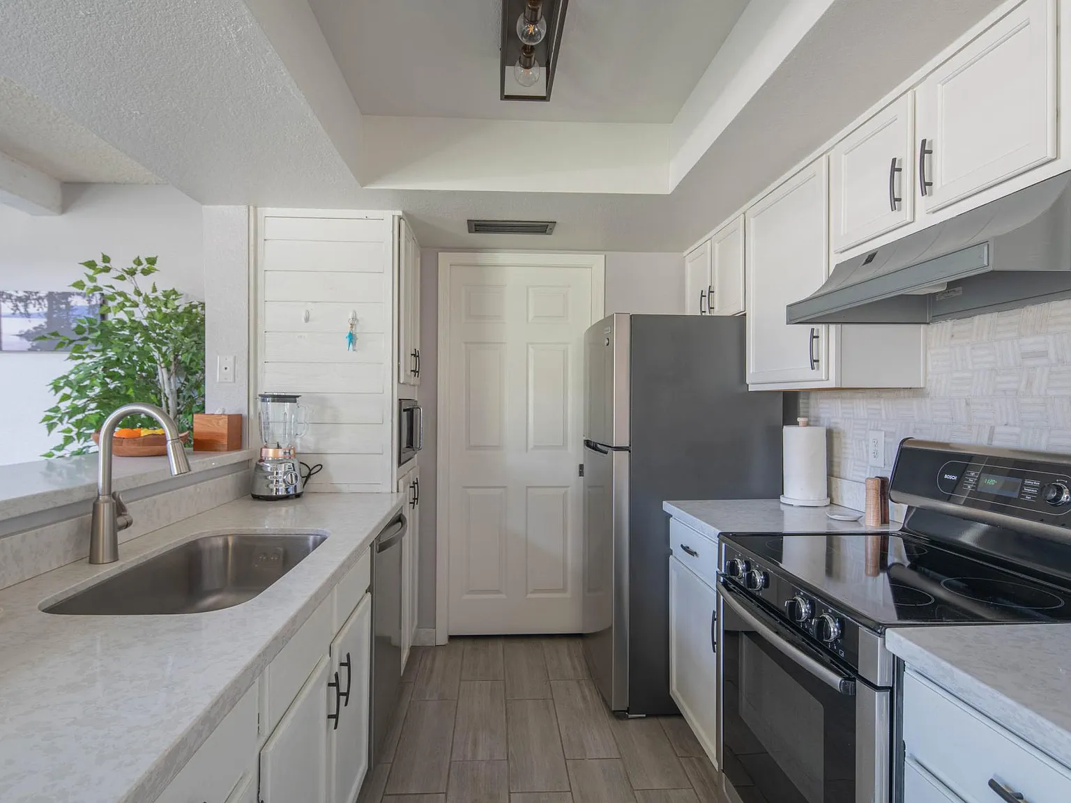 2 bed, 1050 sqft, $2,800 — Photo 4