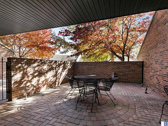 3rd image of 2019 Greenbriar Ln