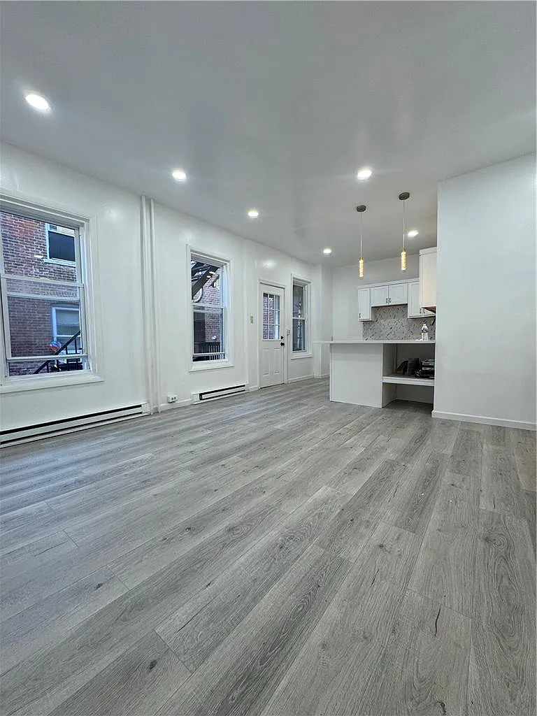 2 bed, 1100 sqft, $2,150 — Photo 3