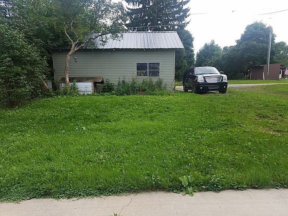 3rd image of 306 E John St