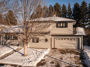 1301 Ridgeview Ln, Bismarck, ND 58501