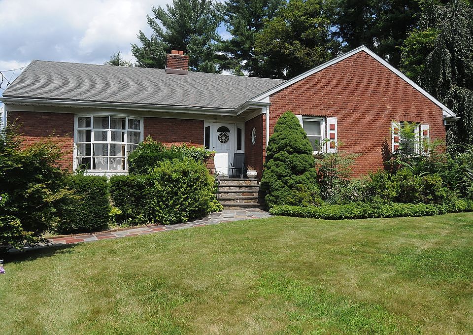 1st image of 108 Park Ln