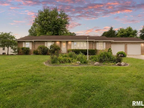 30 Lakeside Dr, Auburn, IL 62615