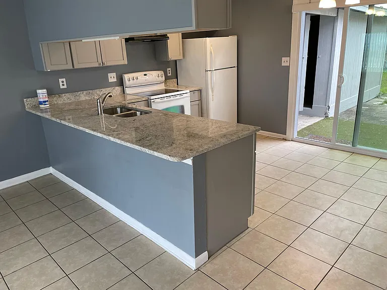 609 Carnathan Ct — Photo 2
