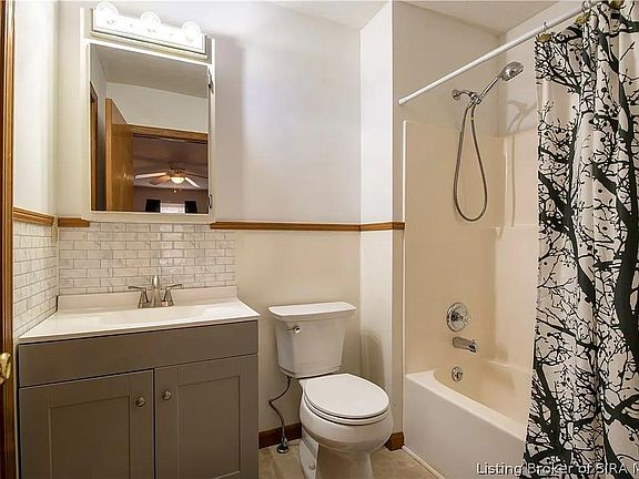 4th image of 1806 Emerald Ct