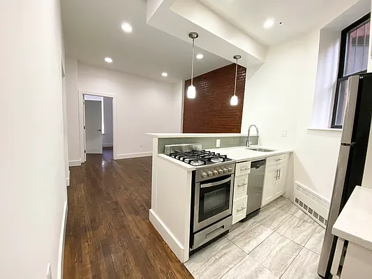 Rented by EastMount Realty LLC | media 36