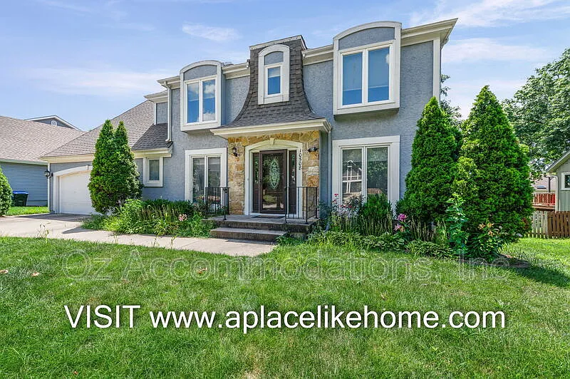 4 bed, 2.5 bath, 2490 sqft, $2,695 — Photo 2